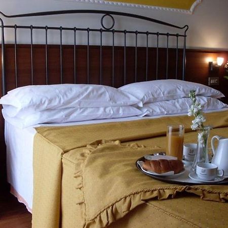 לאוריה אינפריורה Hotel Isola Di Lauria חדר תמונה