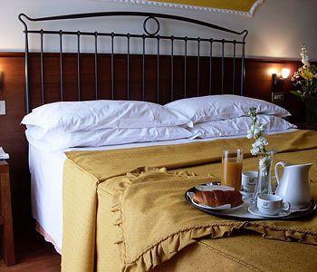 לאוריה אינפריורה Hotel Isola Di Lauria מראה חיצוני תמונה